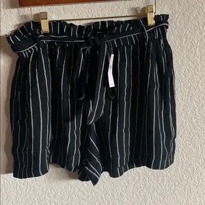 AE Striped Flowy shorts